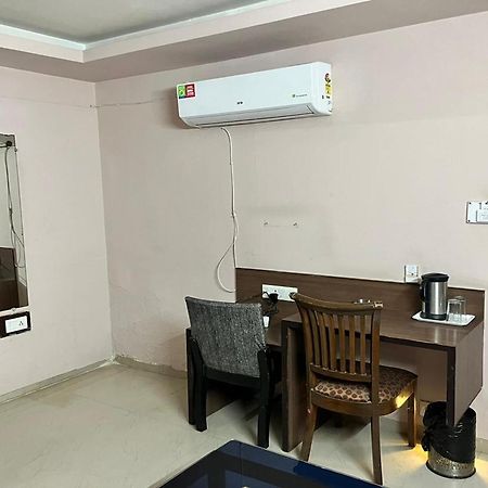Hotel Shailly Inn Ahmedabad Exterior photo