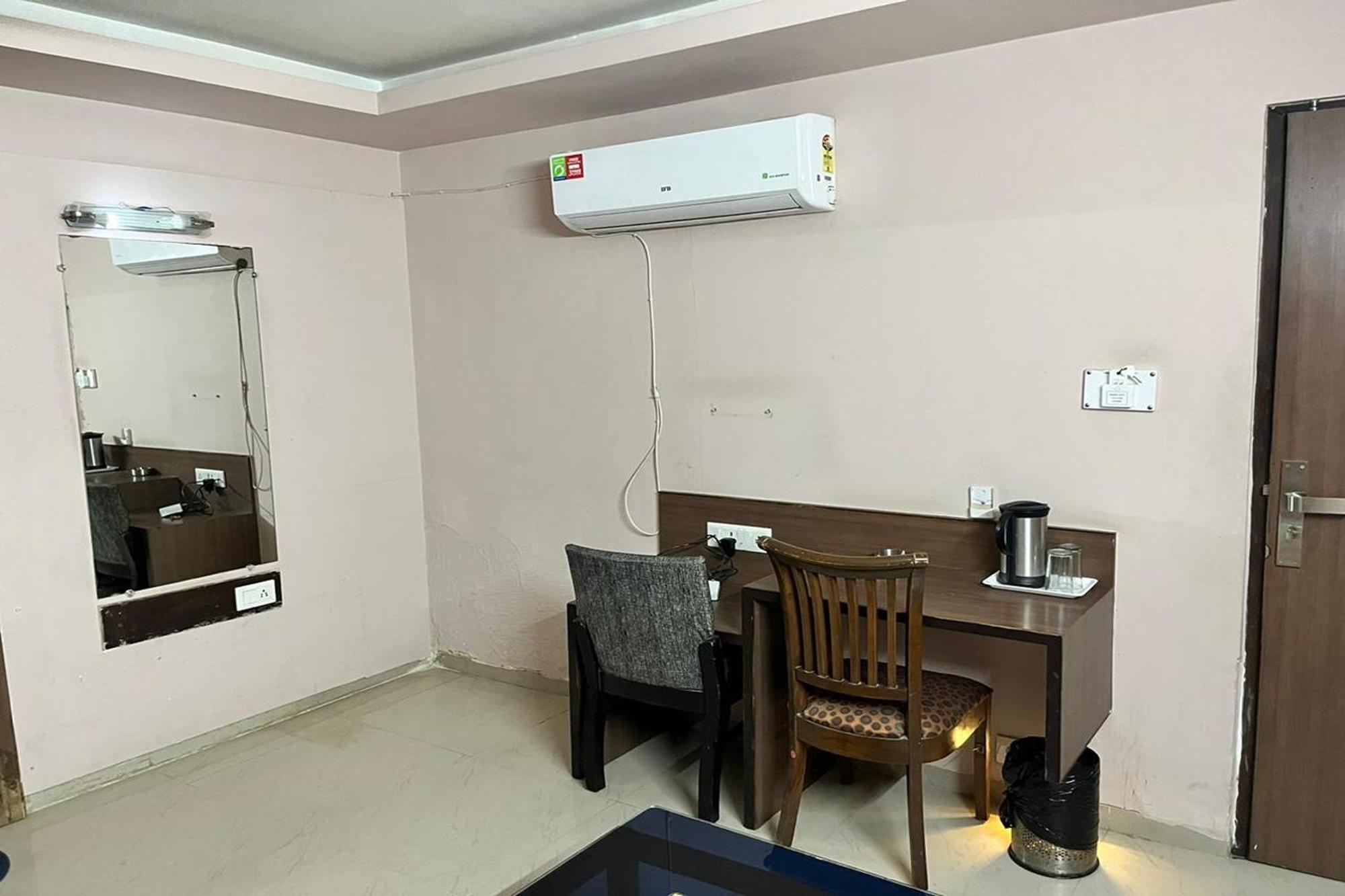 Hotel Shailly Inn Ahmedabad Exterior photo