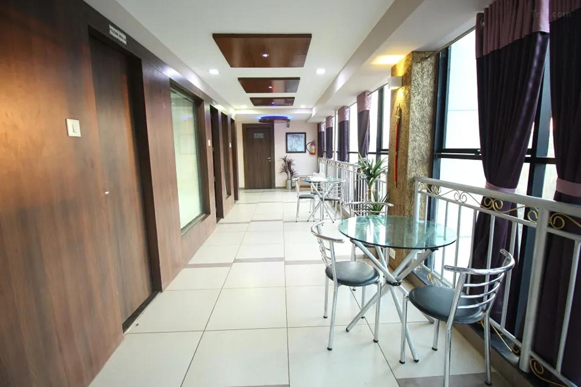 Hotel Shailly Inn Ahmedabad Exterior photo