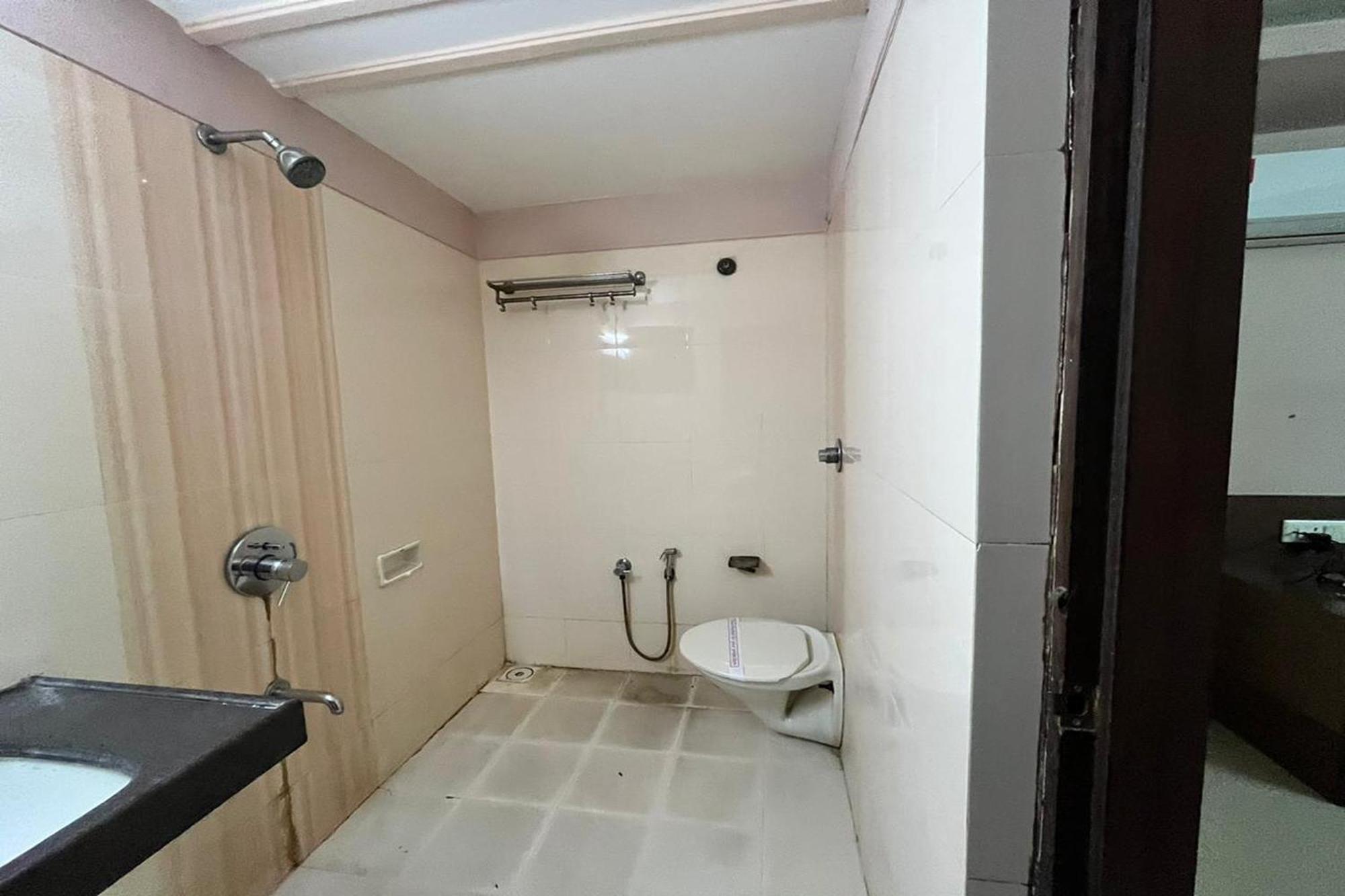 Hotel Shailly Inn Ahmedabad Exterior photo