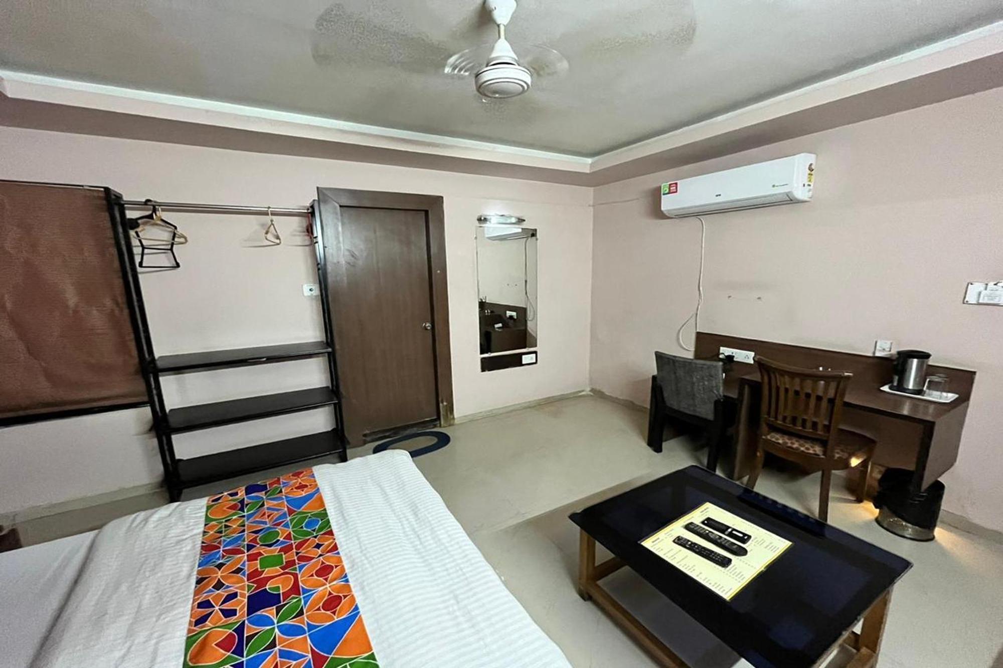 Hotel Shailly Inn Ahmedabad Exterior photo
