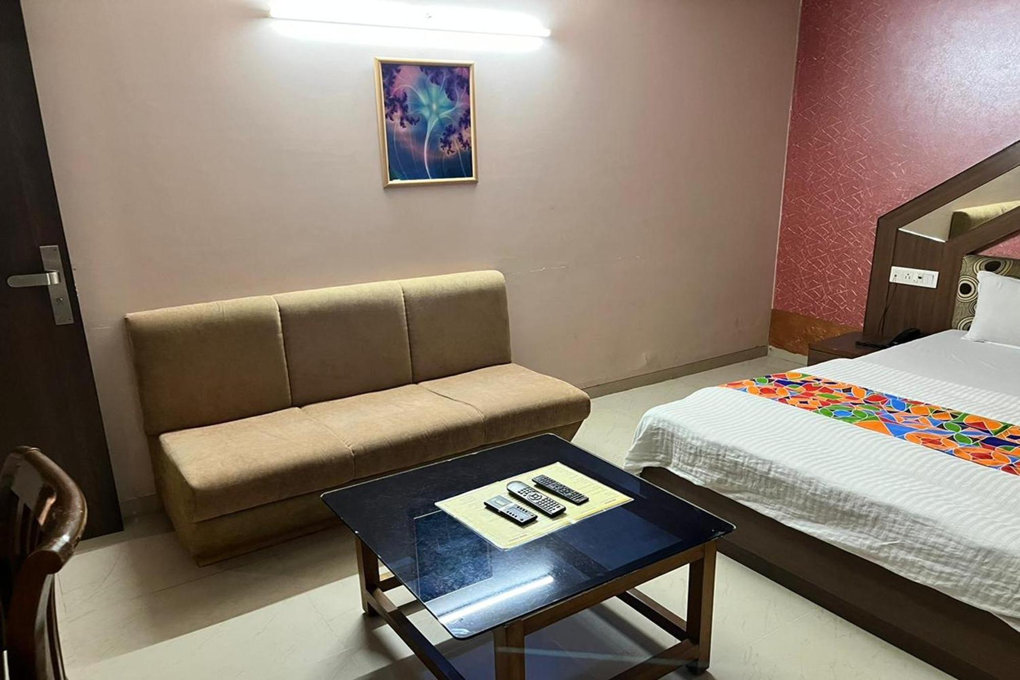 Hotel Shailly Inn Ahmedabad Exterior photo