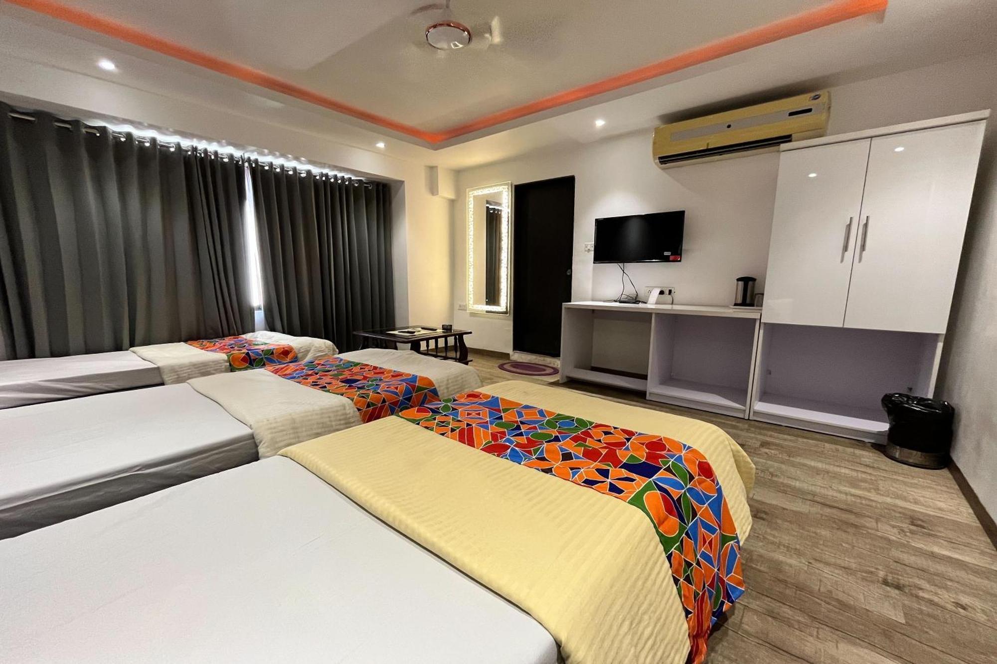 Hotel Shailly Inn Ahmedabad Exterior photo