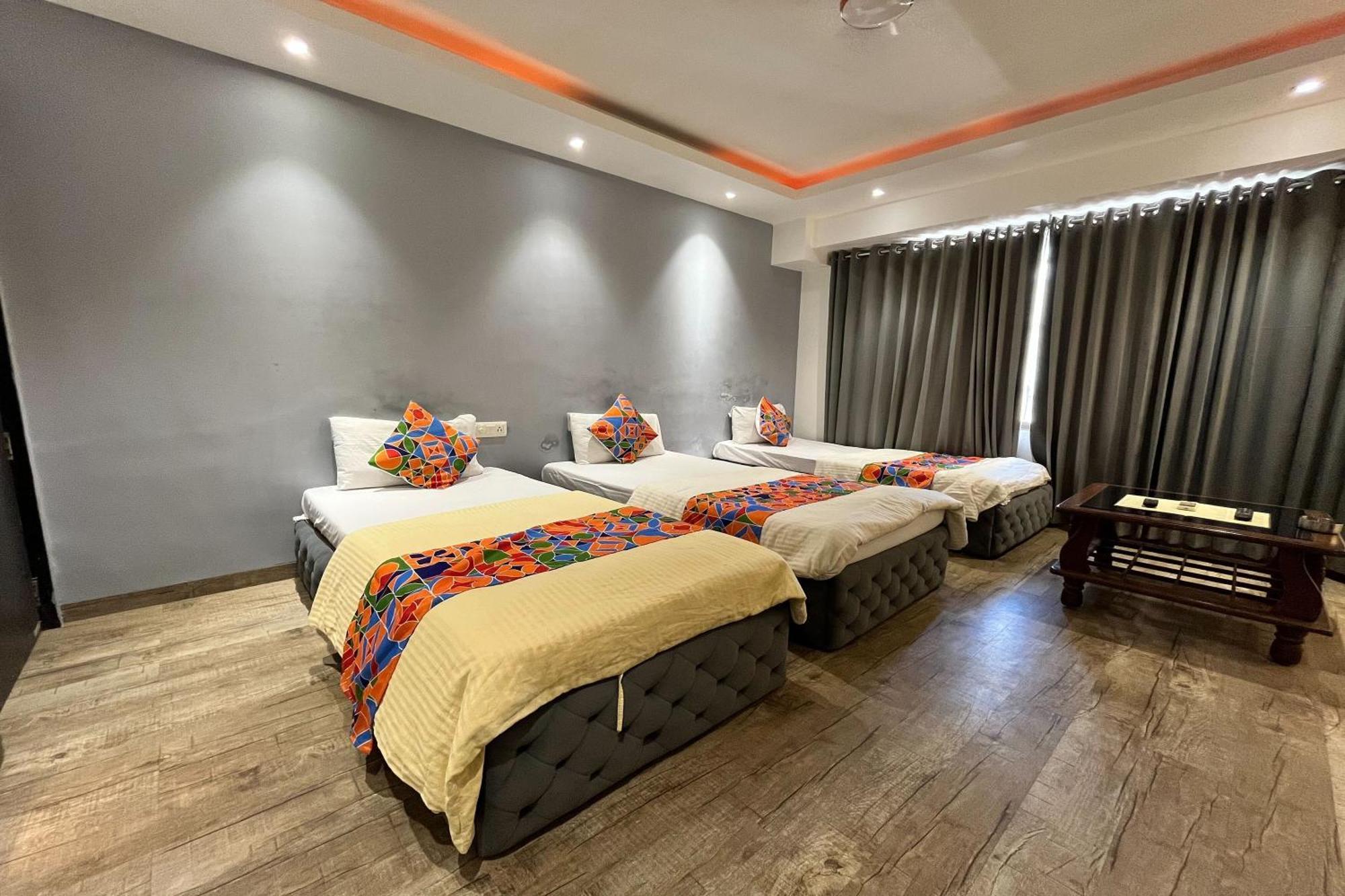 Hotel Shailly Inn Ahmedabad Exterior photo