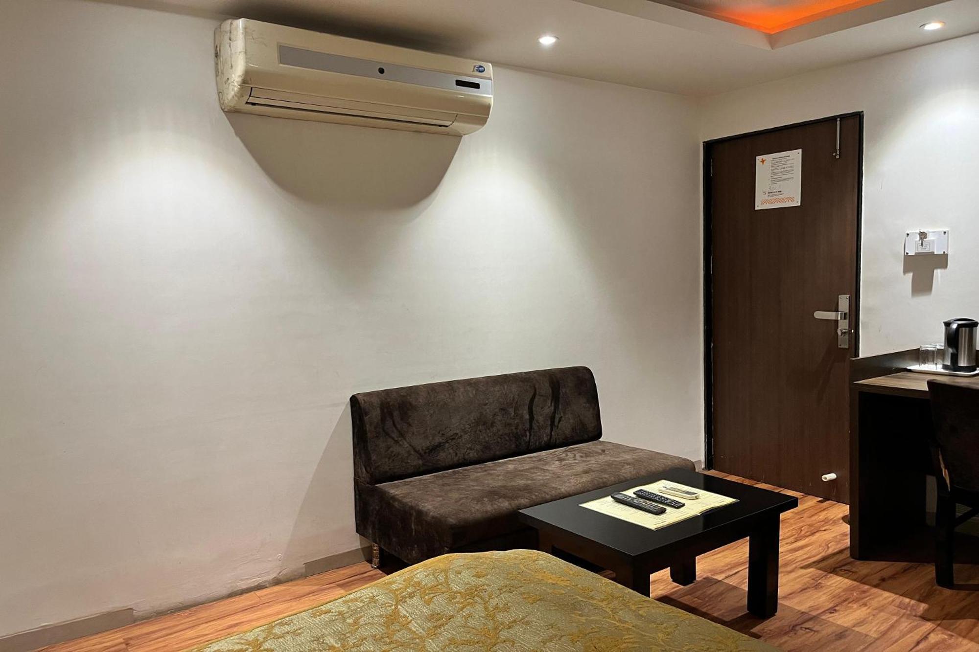 Hotel Shailly Inn Ahmedabad Exterior photo