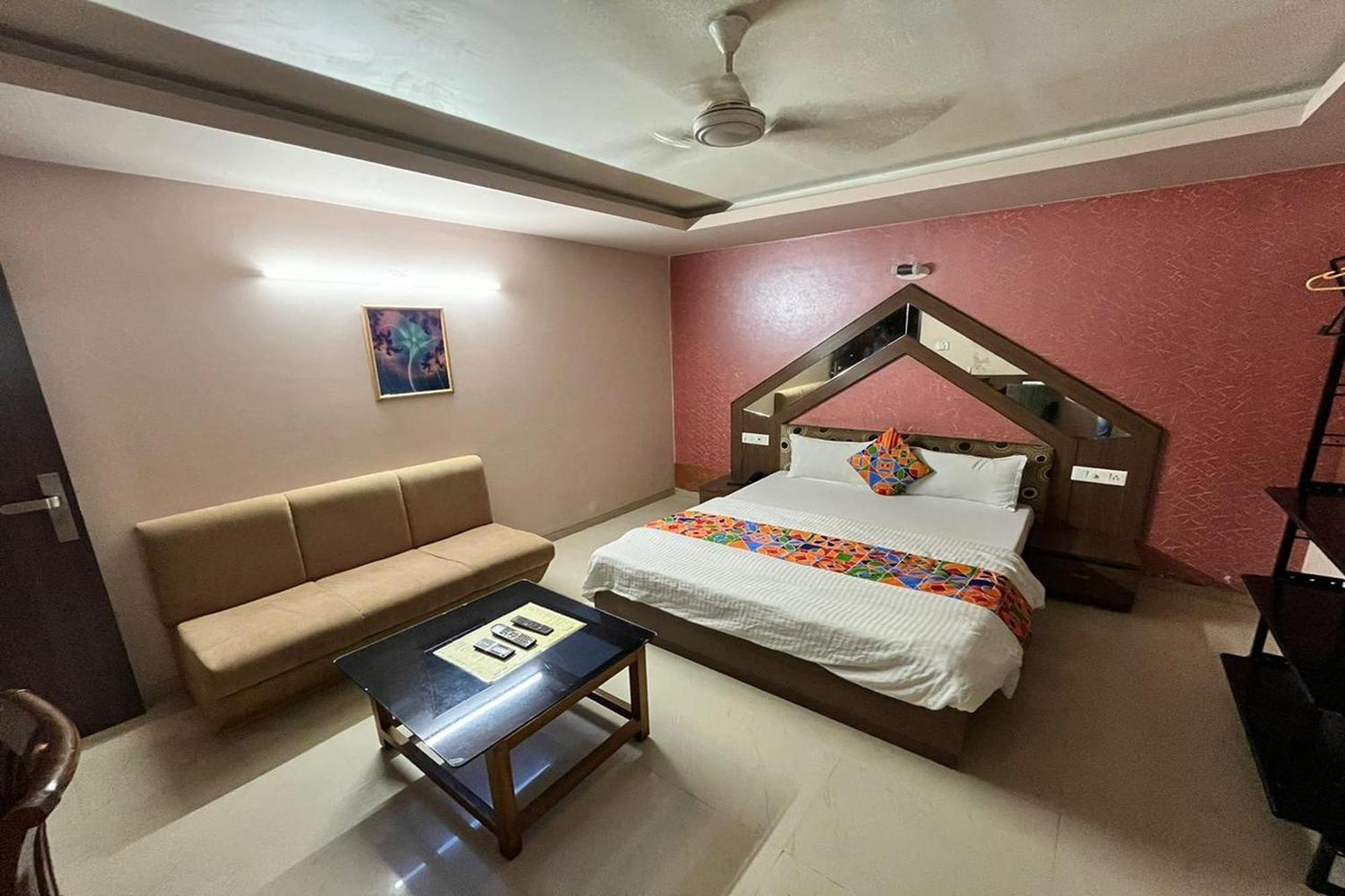 Hotel Shailly Inn Ahmedabad Exterior photo
