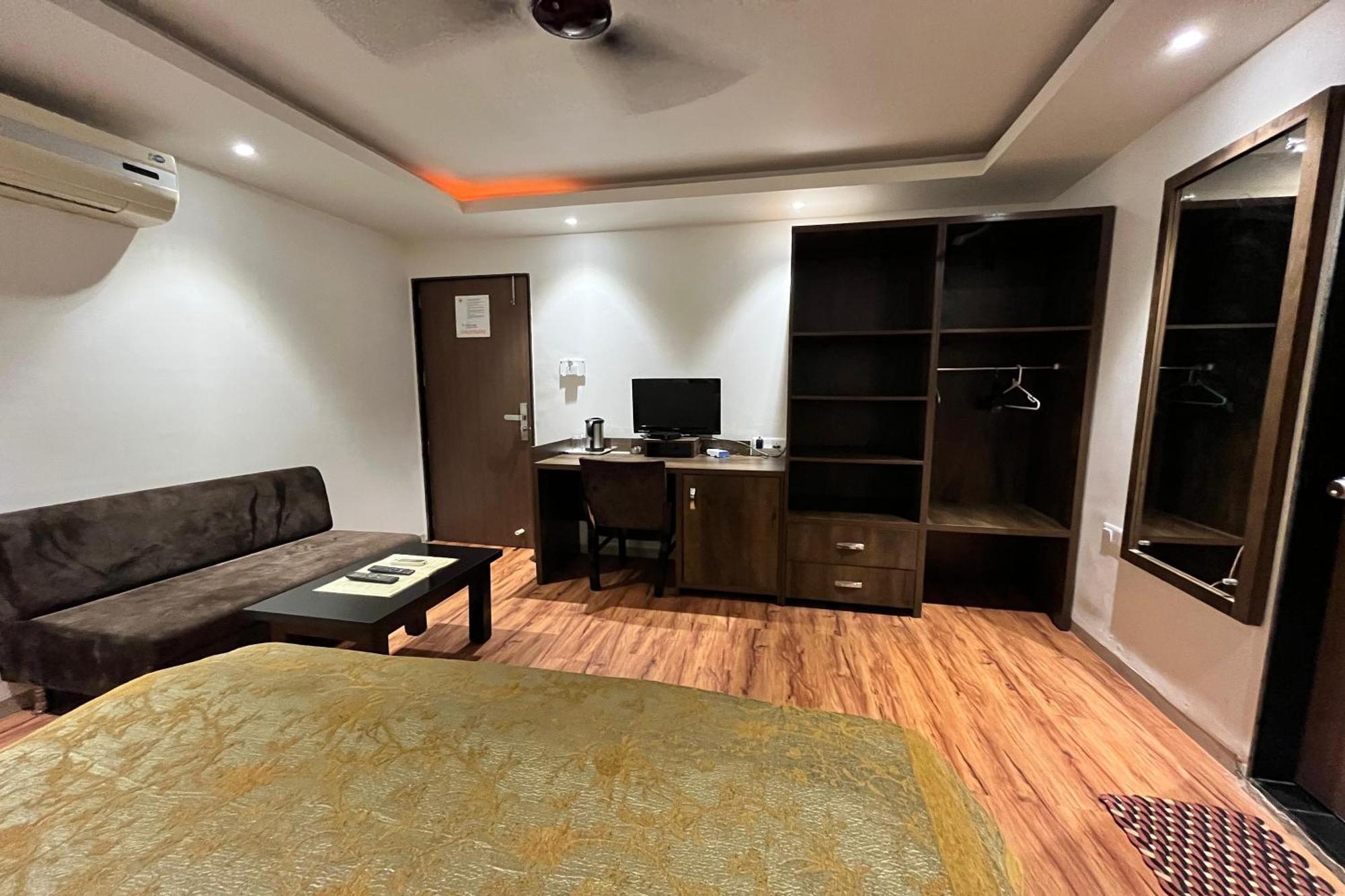 Hotel Shailly Inn Ahmedabad Exterior photo