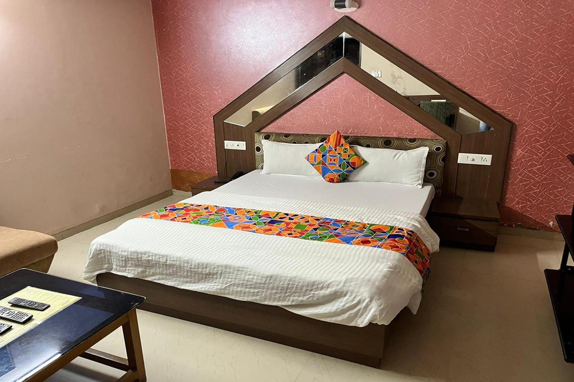 Hotel Shailly Inn Ahmedabad Exterior photo